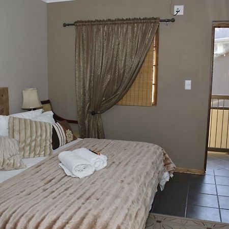 Two Bells Guest House Bloemfontein Exterior photo