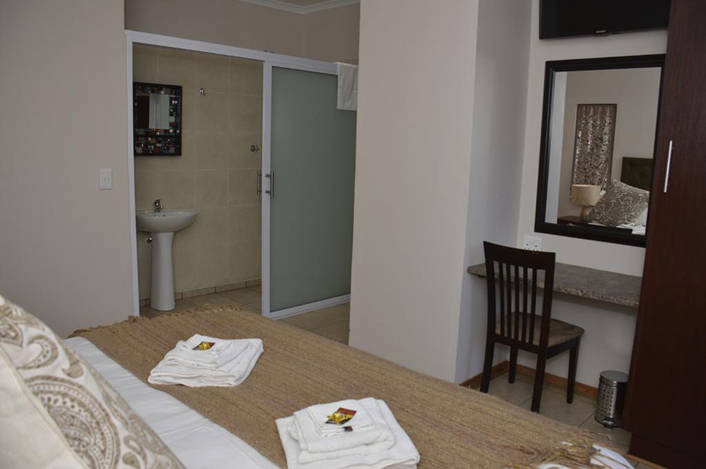 Two Bells Guest House Bloemfontein Room photo