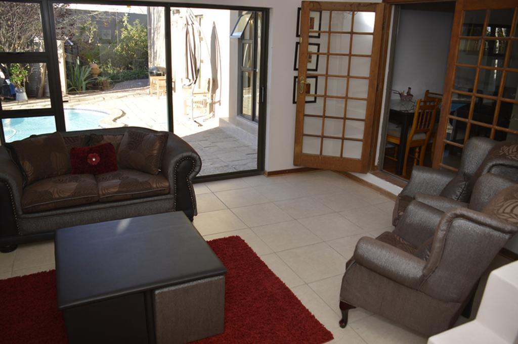 Two Bells Guest House Bloemfontein Exterior photo